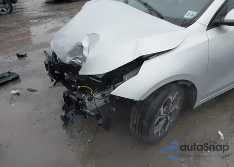 2021 Kia Forte Lxs z USA, uszkodzony, nr VIN 3KPF24AD7ME271356